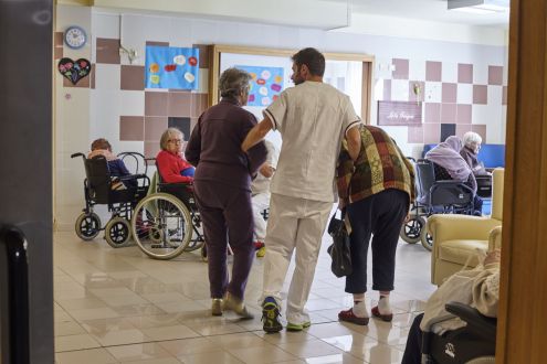 Alzheimer, scarsa la considerazione delle autorità sanitarie per familiari e malati